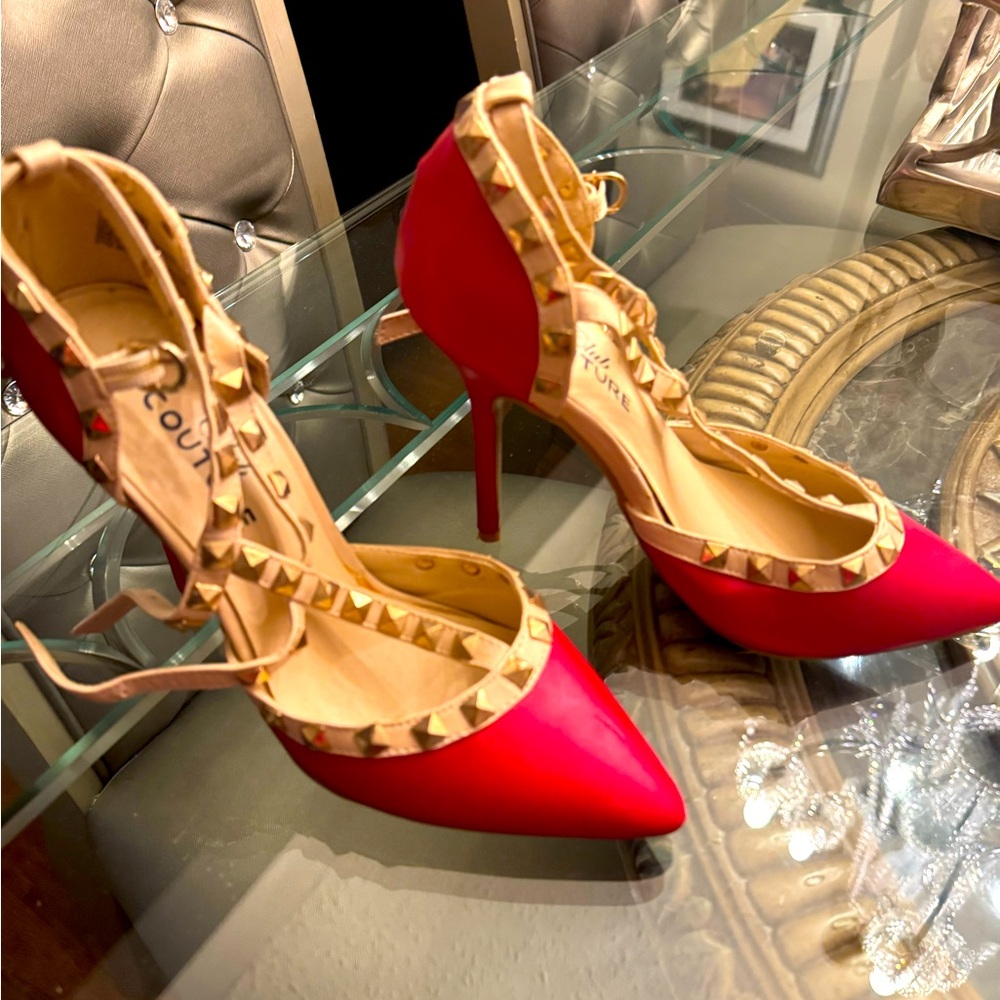 Red pump heel